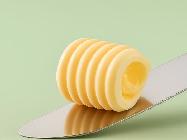 Margarina: od strupenega mazila do zdravega namaza – kaj se je res spremenilo?